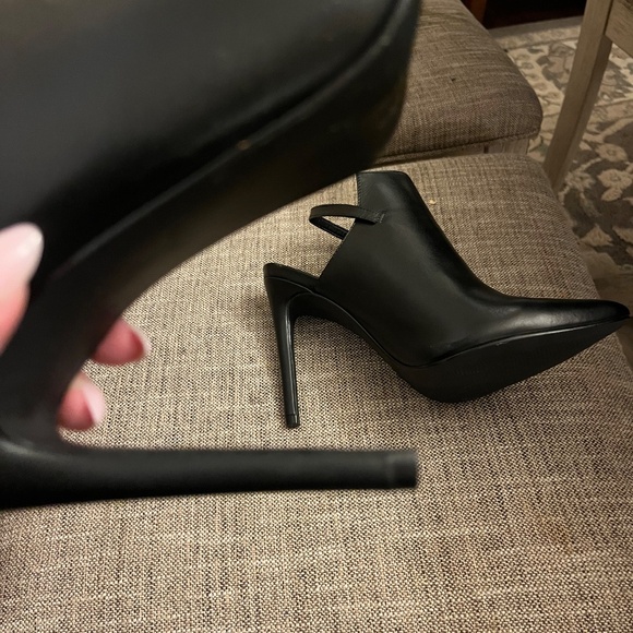 Steve Madden Black Slingback Heel - Picture 5 of 5